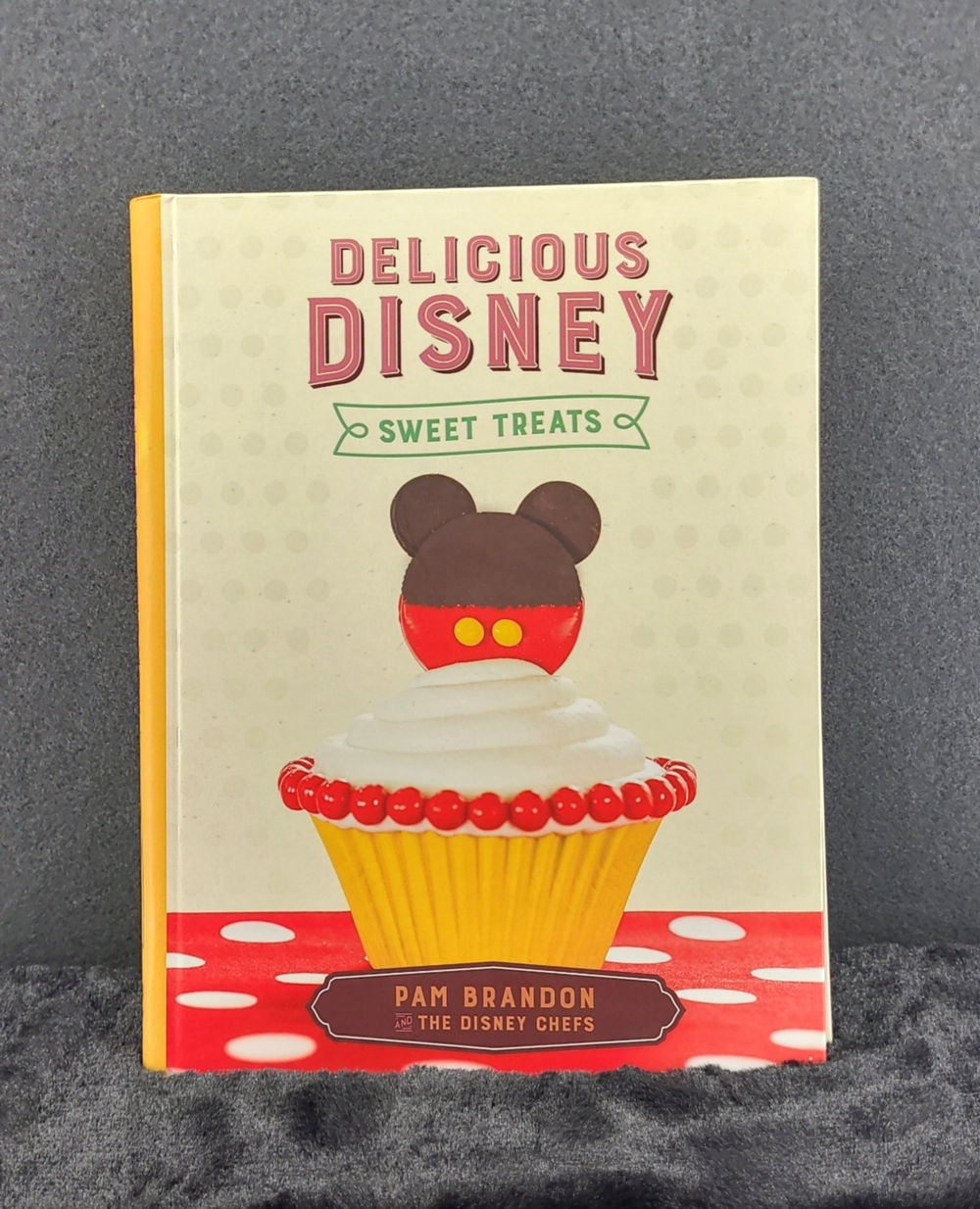 DELICIOUS DISNEY SWEET TREATS By Pam Brandon *Excellent Condition*